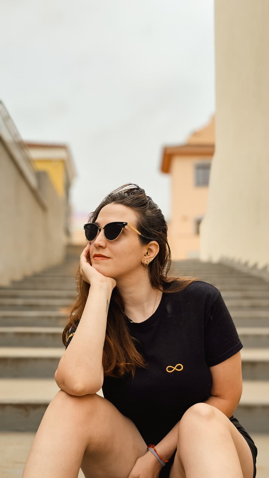 Camiseta Infinito Dorado